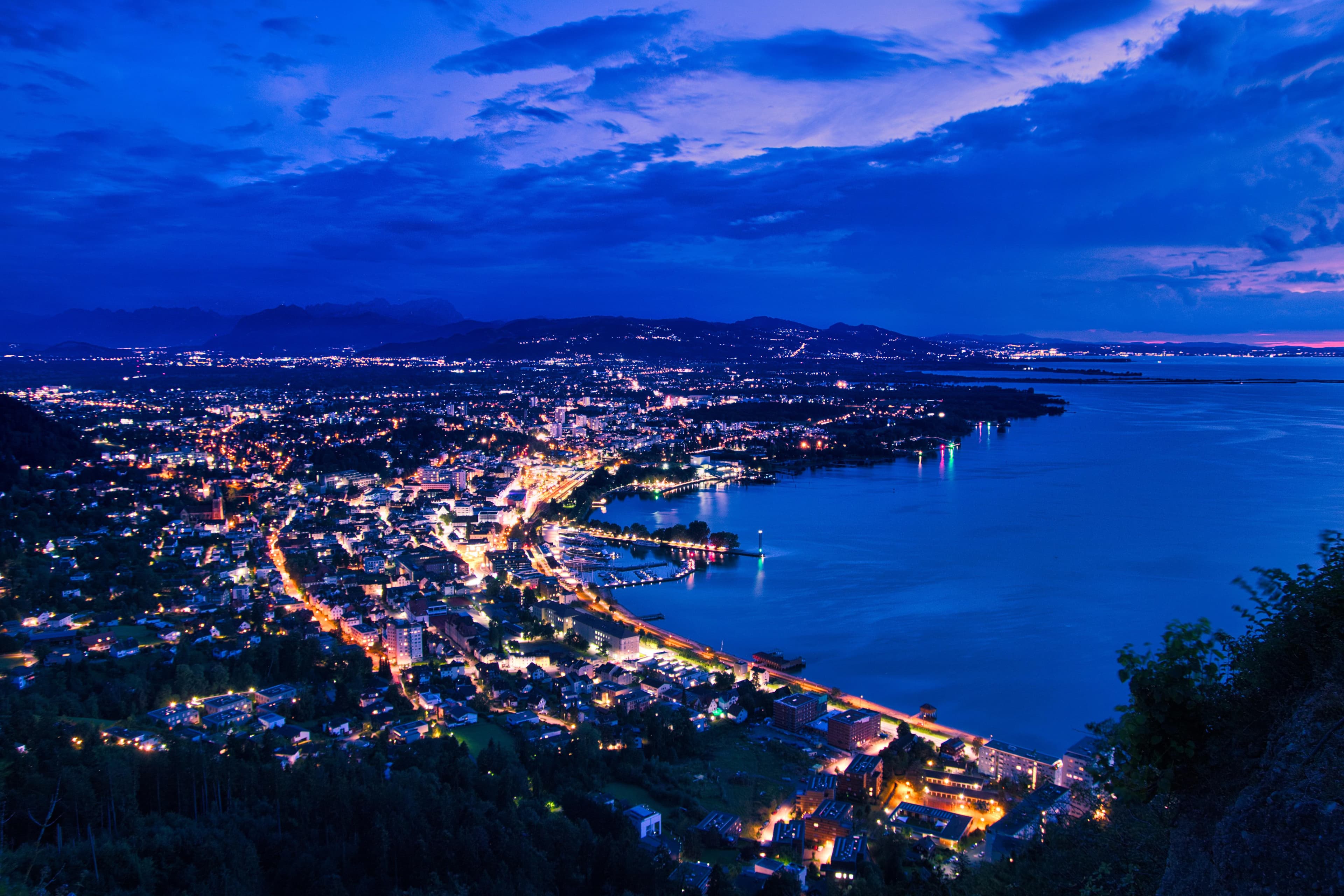 Blick vom Pfänder über den Bodensee und die Alpen