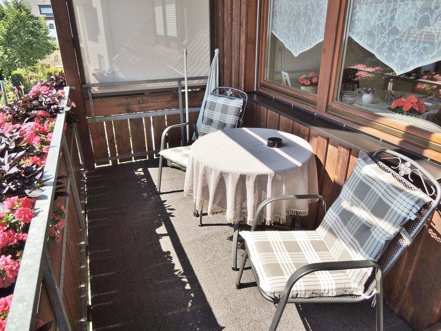 Ostbalkon mit Gartenblick